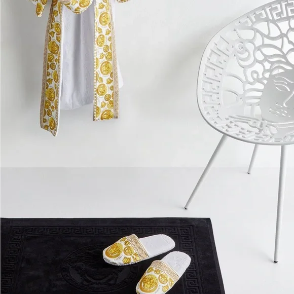 (𝐒𝐎𝐋𝐃)🥂𝐇𝐏!🥂Versace MEDUSA AMPLIFIED PRINT Slippers NWT - Picture 14 of 14